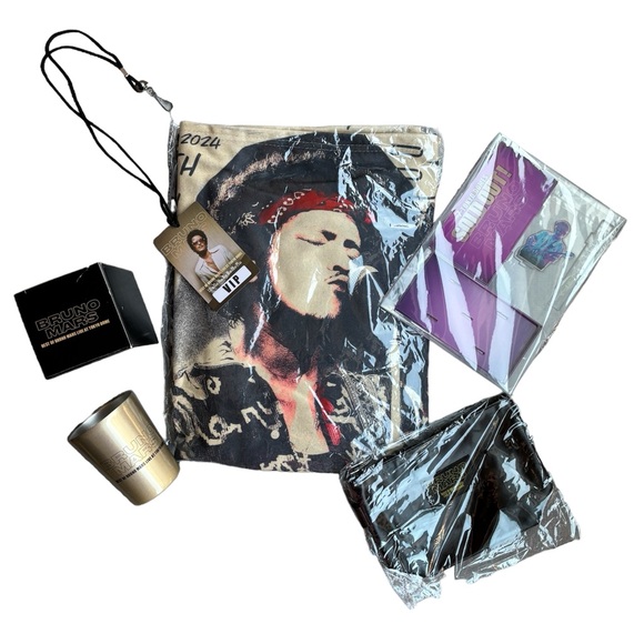 Bruno Mars 2024 Tokyo Tour Special VIP Collectible Set - Picture 2 of 12